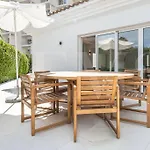 Exclusive Poolside Villa With Cine & Bbq By Rems