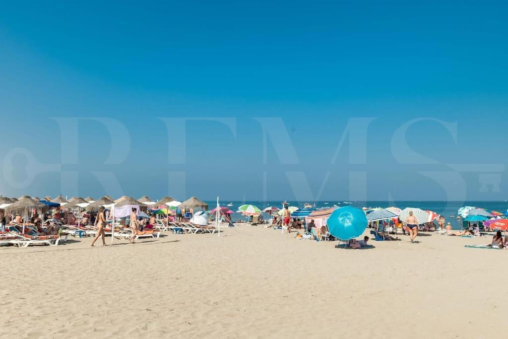 Villa Exclusive Poolside With Cine & Bbq By Rems Benalmádena