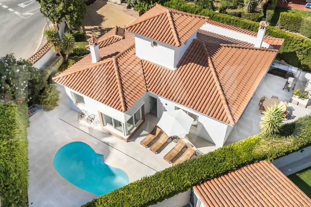 Exclusive Poolside With Cine & Bbq By Rems