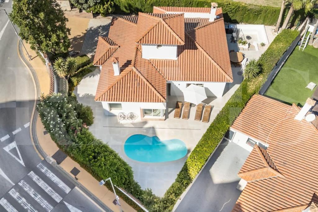 Villa Exclusive Poolside With Cine & Bbq By Rems