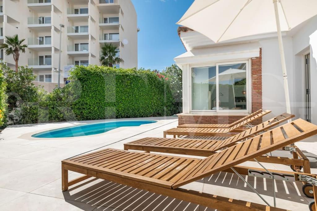 Exclusive Poolside With Cine & Bbq By Rems Villa Benalmádena